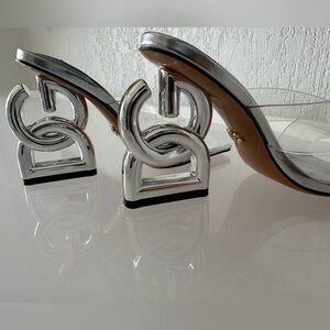 Pre-owned Dolce & Gabbana mules
No box,No bags.